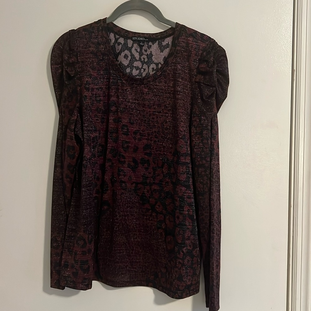 Studio by JPR - Beautiful shimmer blouse. Black purple size Large.
